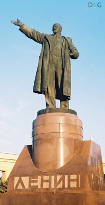 lenin statue