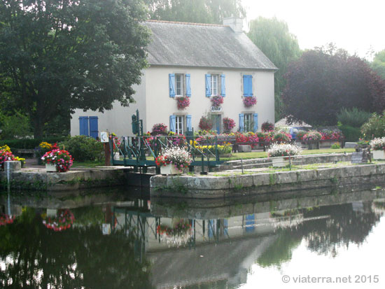 canal nantes brest ecluse rohan