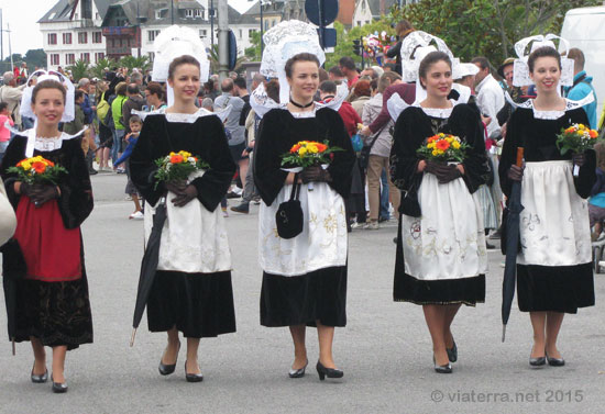 concarneau filets bleus costumes bretons