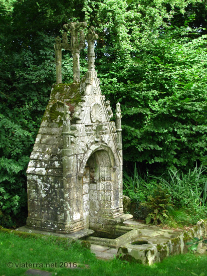 fontaine trinite cleguerec