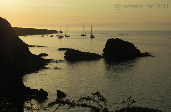 groix : rochers au soleil couchant