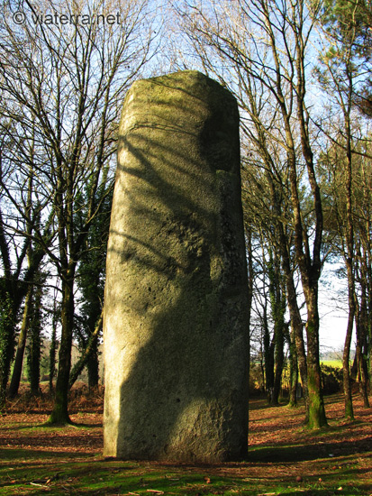 menhir de kermarquer moustoir-ac