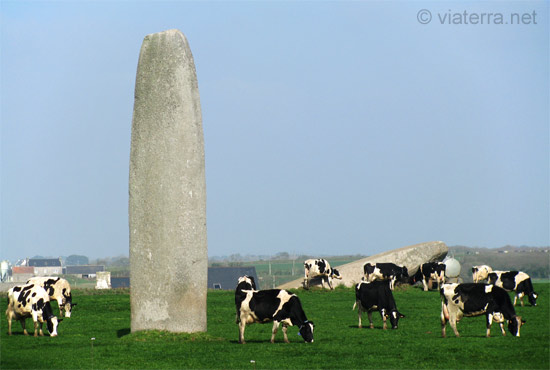 menhir kergadiou plourin