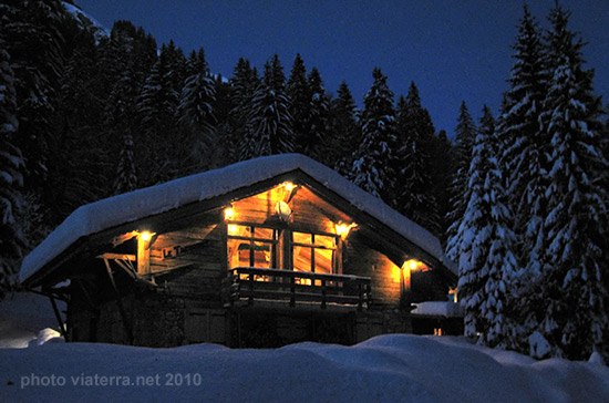 chalet savoie nuit neige