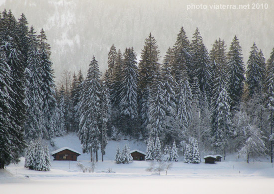 lac montriond savoie chalets neige