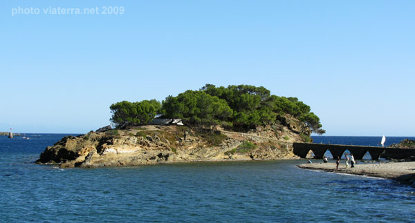 cadaques island bridge