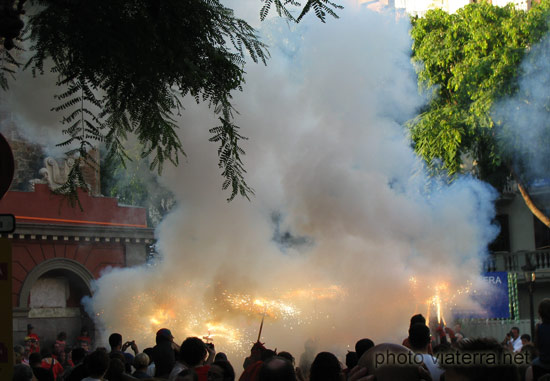 plaça vila de gracia fuegos correfocs