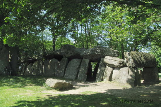 dolmen de la roche aux fées